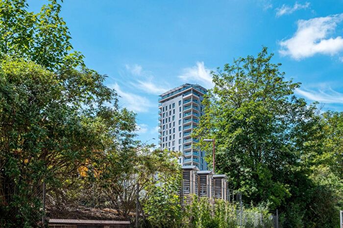 2 Bedroom Flat For Sale In Guildford Road, Woking, GU22