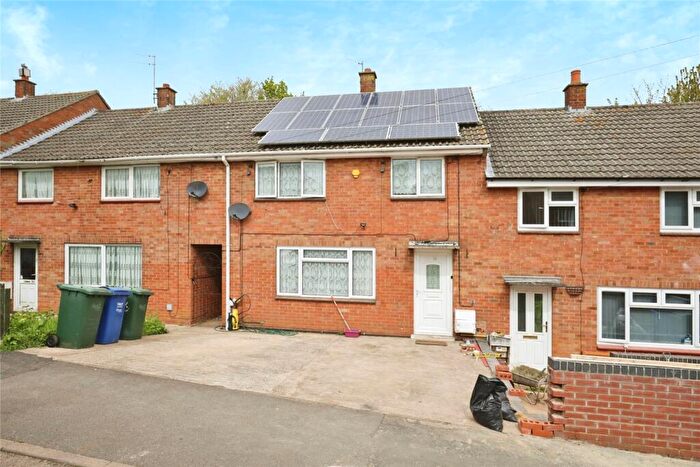 3 Bedroom Terraced House For Sale In Mold Crescent, Banbury, Oxfordshire, OX16