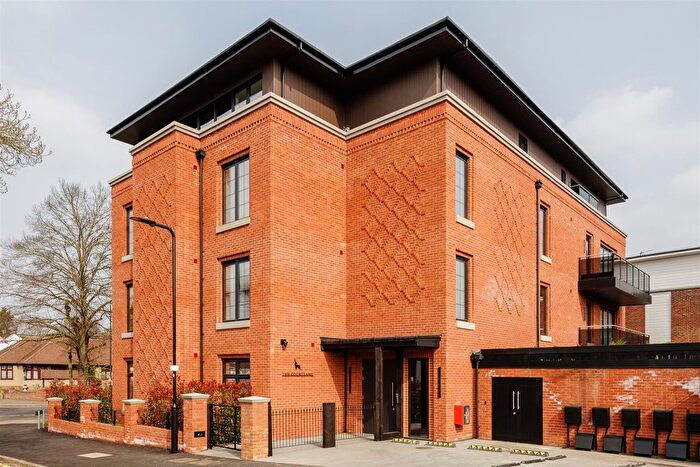 2 Bedroom Flat For Sale In Whitehall Road, Chingford, E4