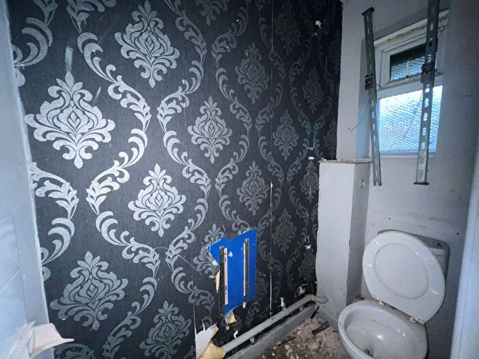 5 Bedroom Semi-detached House For Sale In Dawson Street, Walsall, WS3