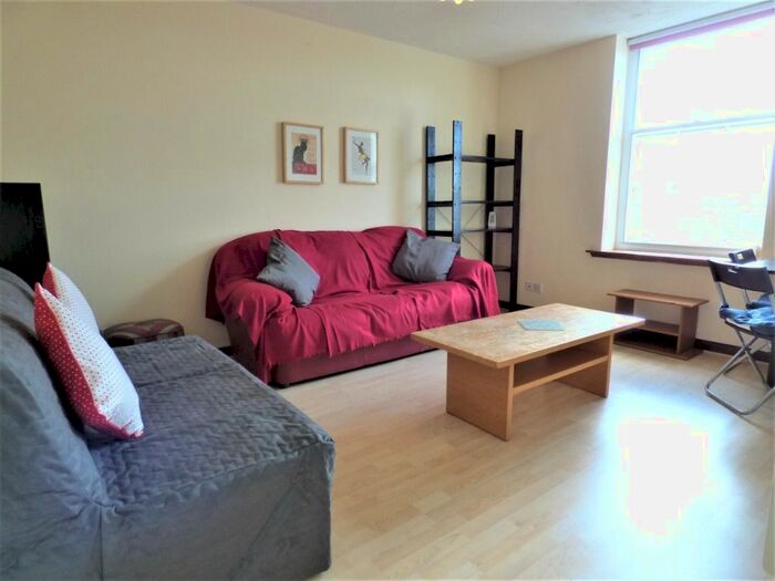 2 Bedroom Flat To Rent In Causewayside, Meadows, Edinburgh EH9