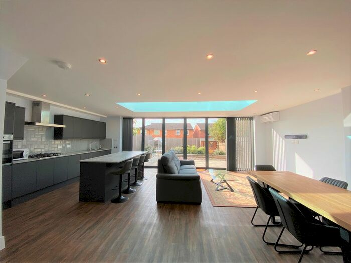 4 Bedroom Semi-Detached House To Rent In Fordham Road, Cockfosters, Barnet, London, EN4