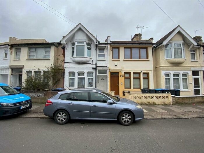 2 Bedroom Flat To Rent In Winchester Road, Edmonton, N9