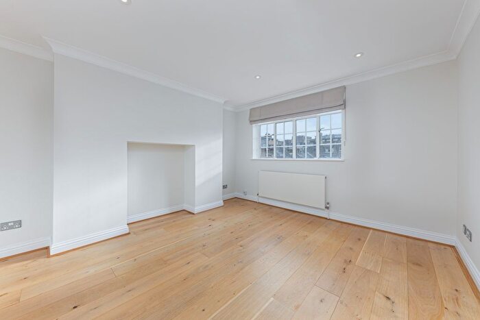 3 Bedroom Flat To Rent In Upper Berkeley Street, London, W1H