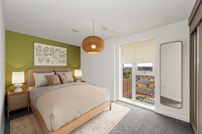 1 Bedroom Flat For Sale In High Road, Ilford, IG3