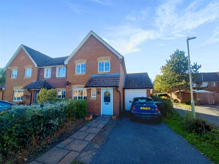 3 Bedroom Semi-Detached House To Rent In The Avenue, Hersden, Canterbury, CT3