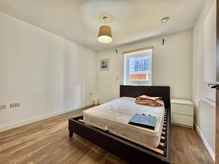 1 Bedroom Flat To Rent In Pennant House, Cross Street, PO1