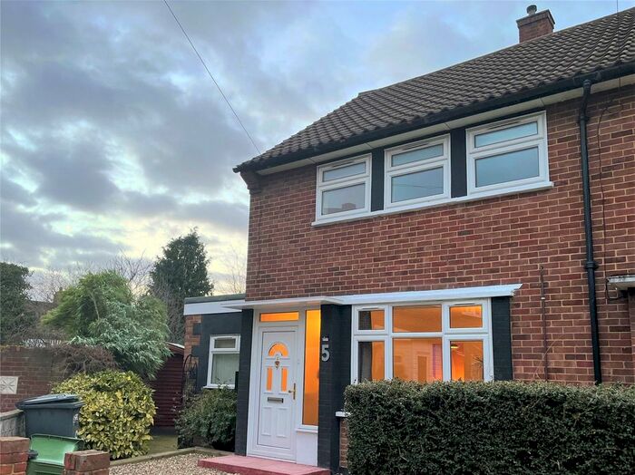 4 Bedroom End Of Terrace House To Rent In Flimwell Close, Bromley, BR1