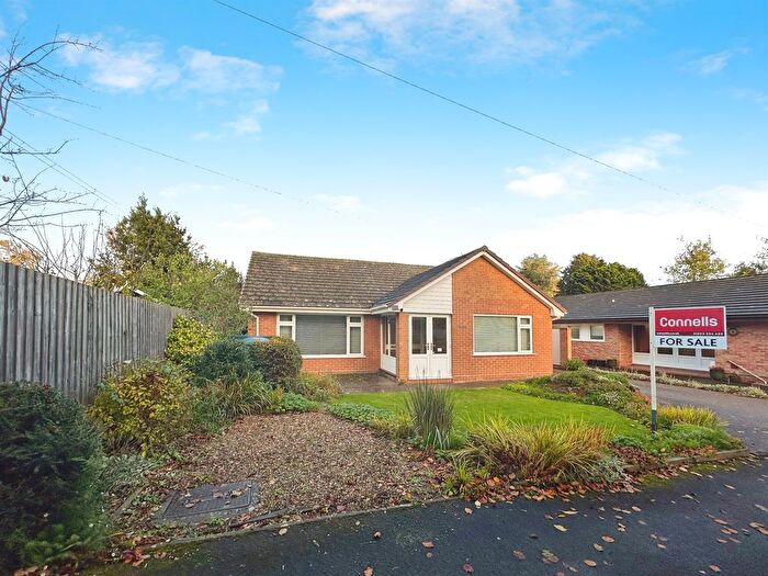 3 Bedroom Detached Bungalow For Sale In Rectory Close, Staplegrove, Taunton, TA2