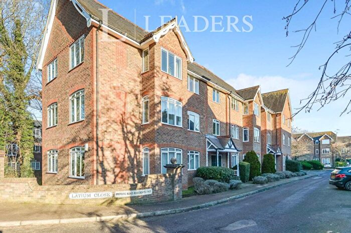 2 Bedroom Flat To Rent In Latium Close, Holywell Hill, AL1