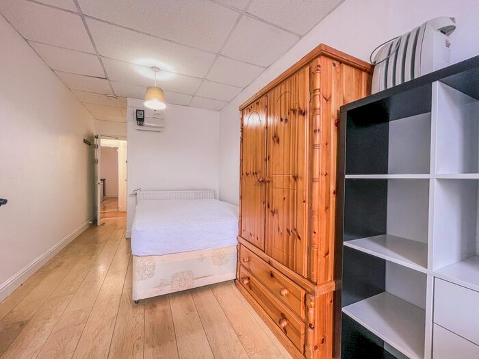 Studio To Rent In Kember Street, London, N1