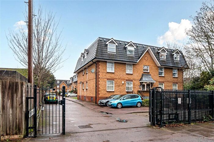 Studio For Sale In Millstream Close, Palmers Green, London, N13