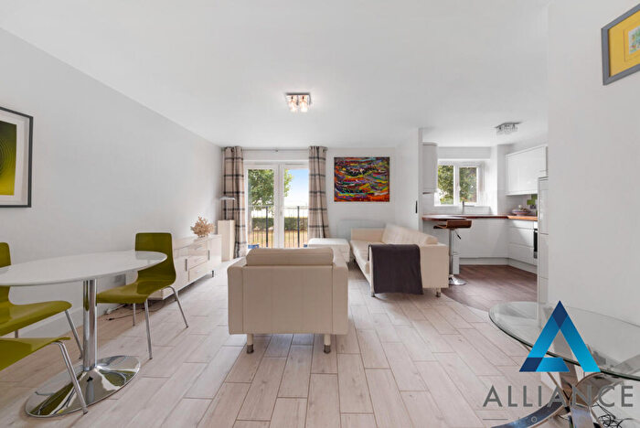 2 Bedroom Flat To Rent In Ferguson Close, London, E14