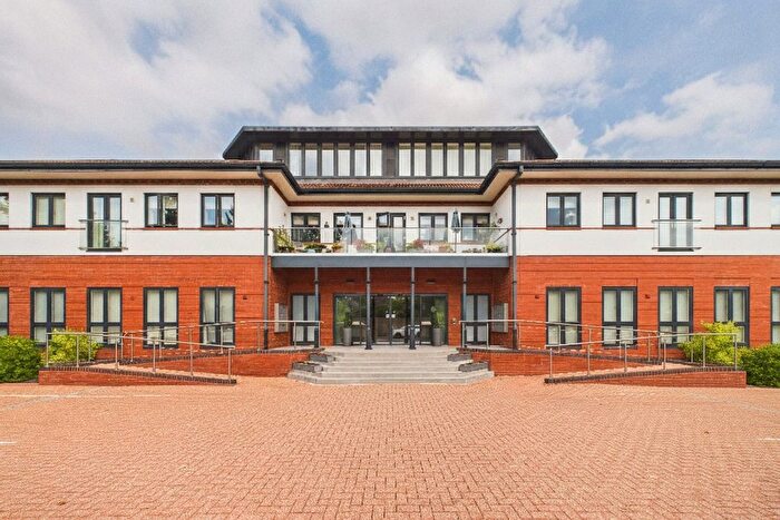 2 Bedroom Flat For Sale In The Grove, Bath Road, Maidenhead, Berkshire, SL6