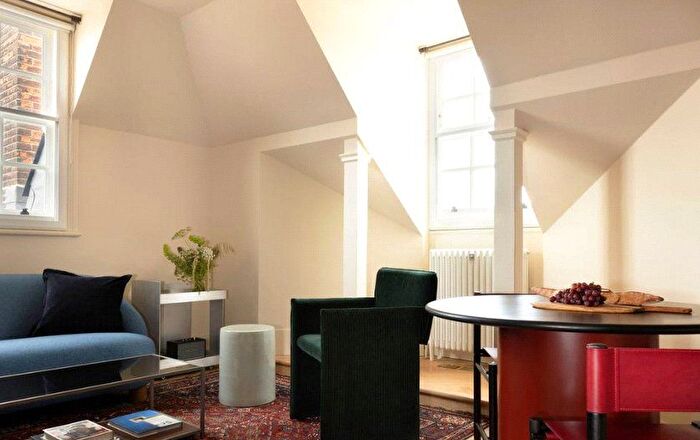 2 Bedroom Flat To Rent In Harley Street, Marylebone, London, W1G
