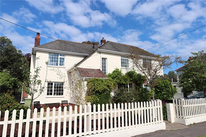 4 Bedroom Detached House For Sale In Kings Road, New Milton, Hampshire, BH25
