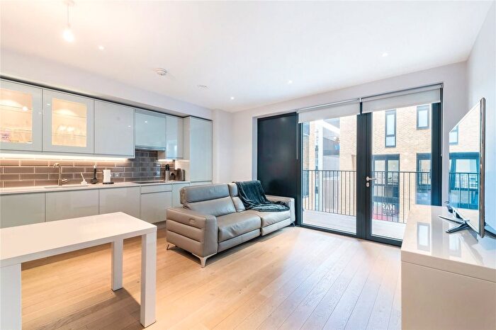 1 Bedroom Flat To Rent In Cummings House, Chivers Passage, London, SW18