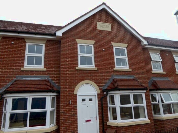 2 Bedroom Town House To Rent In Reservoir Crescent, Reading, RG1