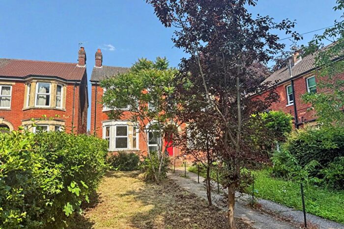 3 Bedroom Semi Detached House For Sale In Salisbury, SP1
