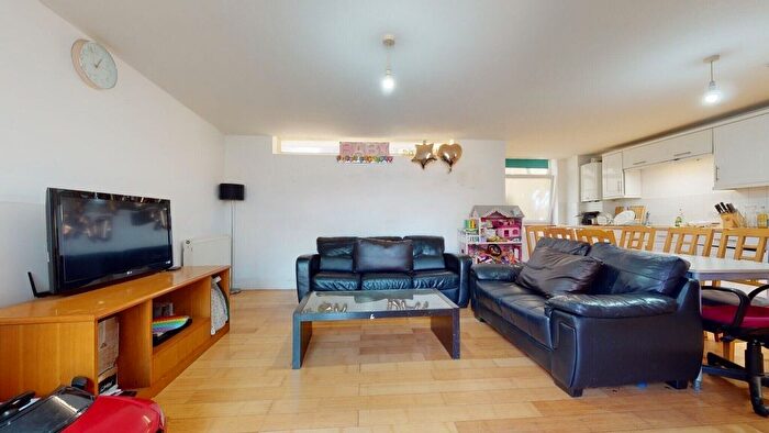 2 Bedroom Flat To Rent In Laugan Walk, London, SE17