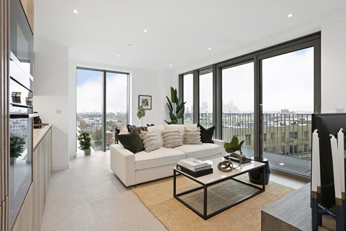 1 Bedroom Apartment To Rent In Jacquard Point, Tapestry Way, E1