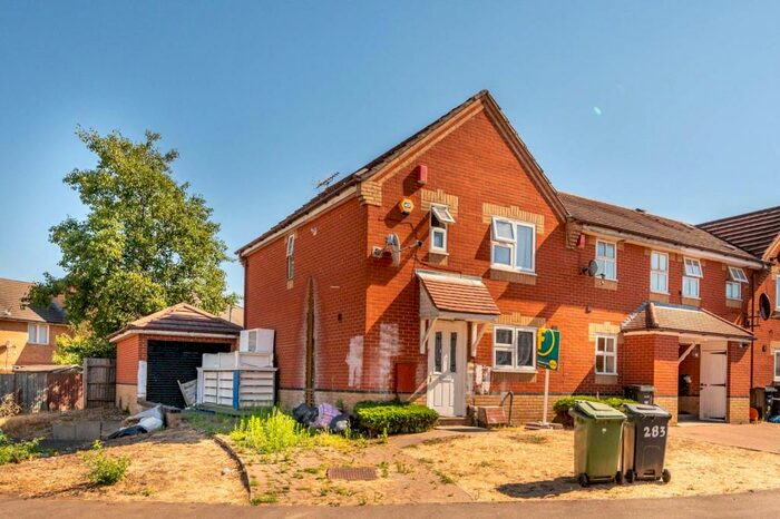 3 Bedroom Semi-Detached House To Rent In Ilford, , Ilford, IG1