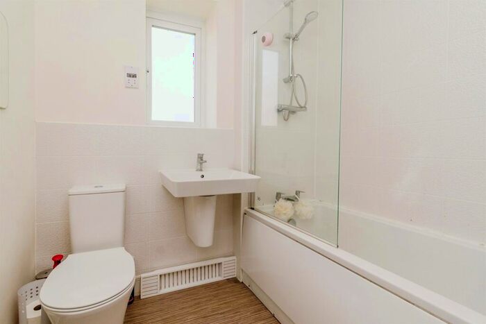 2 Bedroom Semi-Detached House For Sale In Bolton Rise, Tipton, DY4