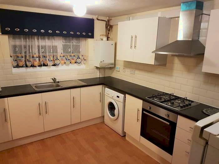 3 Bedroom Semi-Detached House To Rent In Pennine Road, Slough, Buckinghamshire, SL2