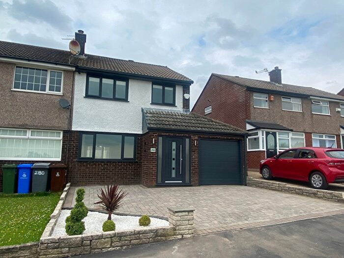 3 Bedroom Property To Rent In Yew Tree Lane, Dukinfield, SK16