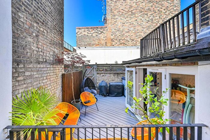 3 Bedroom Maisonette For Sale In Westbourne Road, Barnsbury, London, N7