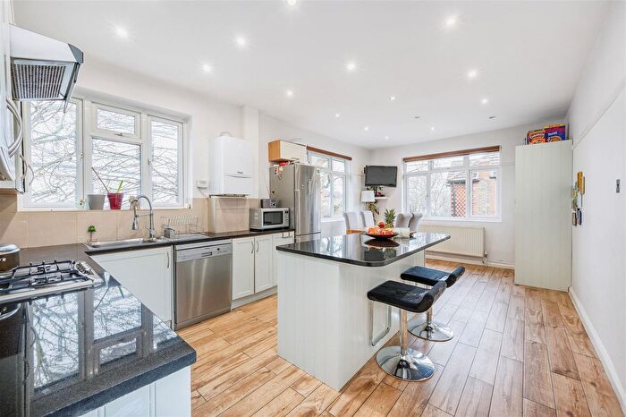 4 Bedroom Flat To Rent In Grove Park Terrace, London, W4