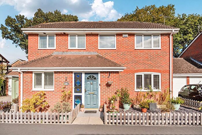 4 Bedroom Detached House For Sale In Hadrian Way, Wimborne, BH21