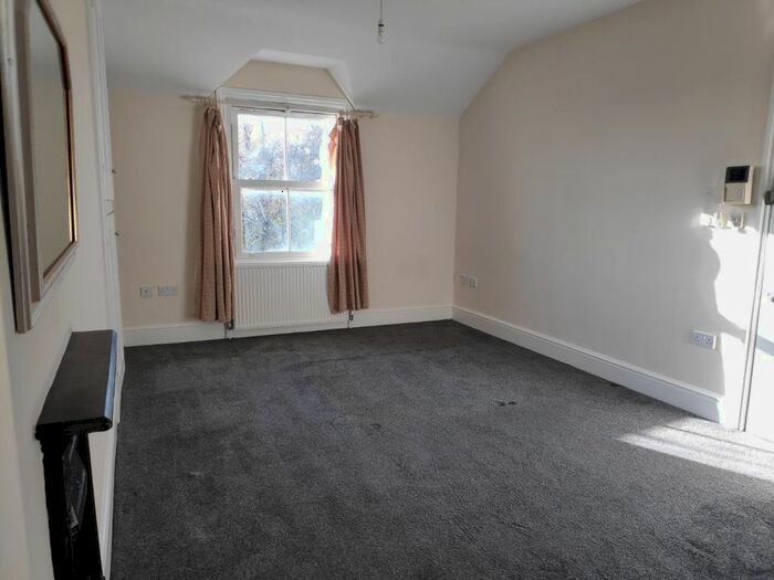 Studio To Rent In Brighton Road, Redhill, RH1