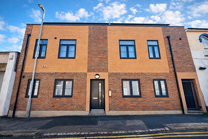 2 Bedroom Apartment To Rent In Buttercup House, A Collingdon Street, Luton, Bedfordshire, LU1