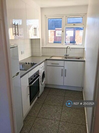 1 Bedroom Flat To Rent In The Walks, London, N2