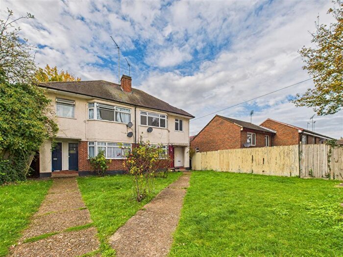 2 Bedroom Maisonette For Sale In Gloucester Close, London, NW10