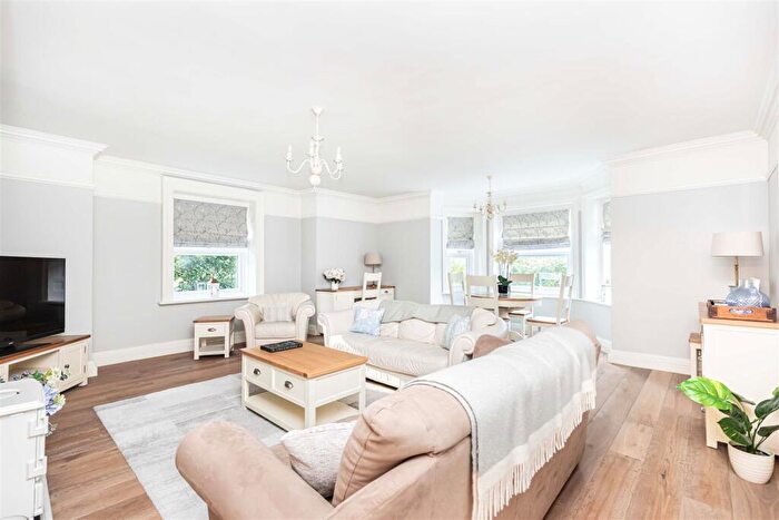 3 Bedroom Flat For Sale In Exeter Park Road, Bournemouth, BH2