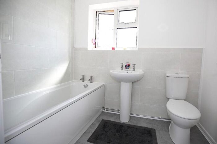 3 Bedroom Terraced House For Sale In Chipsey Avenue, Bugbrooke, NN7