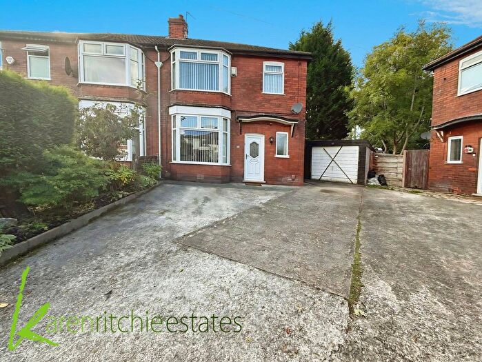 3 Bedroom Semi-Detached House For Sale In Ventnor Avenue, Bolton, BL1