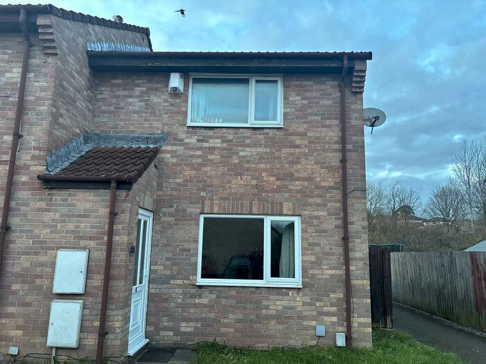 2 Bedroom House To Rent In Meadow Vale, Barry, CF63