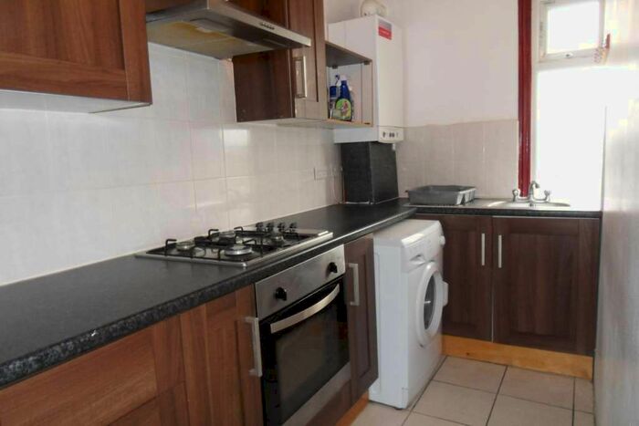 Studio To Rent In High Road Leytonstone, London, E11