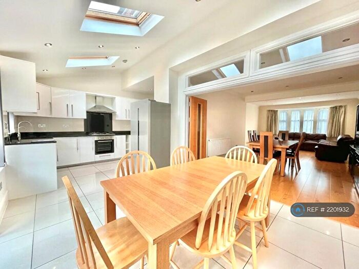 4 Bedroom Semi-Detached House To Rent In Cissbury Ring South, London, N12