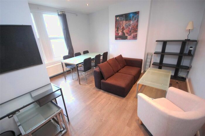 3 Bedroom Flat To Rent In Station Road, Finchley N3