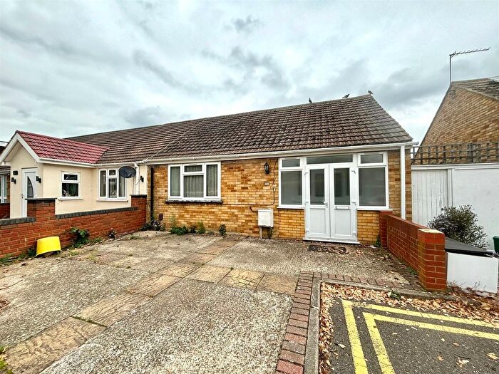 2 Bedroom Detached Bungalow To Rent In Masefield Lane, Hayes, UB4