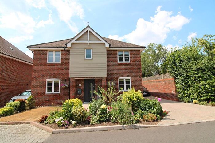 4 Bedroom Detached House For Sale In Mackenzie Close, Warsash, SO31