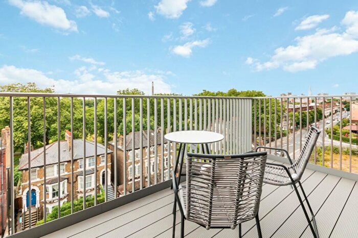 3 Bedroom Flat To Rent In Uncle Deptford, Evelyn Street, London, SE8
