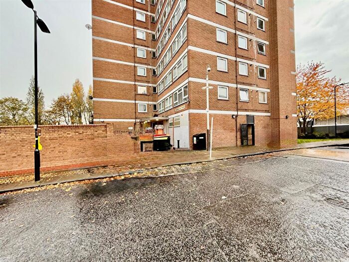 1 Bedroom Flat For Sale In Baird Avenue, Southall, UB1