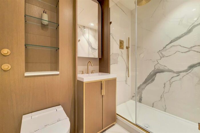 2 Bedroom Flat To Rent In Tcrw, Soho, London, W1F