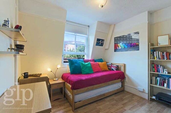 3 Bedroom Flat To Rent In Tavistock Place, Bloomsbury, WC1H