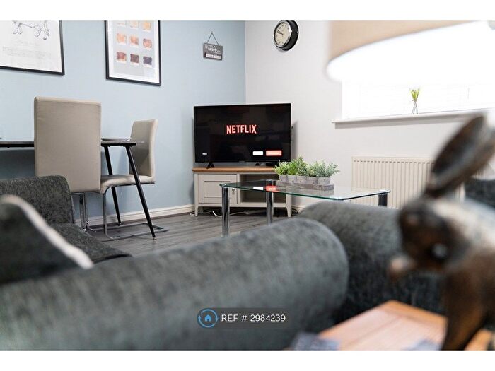 2 Bedroom Flat To Rent In Hatfield Close, Corby, NN18